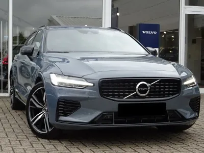 Volvo V60 T8 Recharge AWD =R-Design= Distronic Гаранция