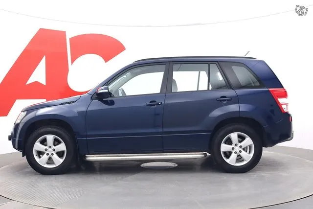 Suzuki Grand Vitara 2,4 VVT 4WD 5D 5MT - / SUOMIAUTO / LOHKO+SISÄPISTOKE / VAKIONOPEUDENSÄÄDIN / NELIVETO Image 2